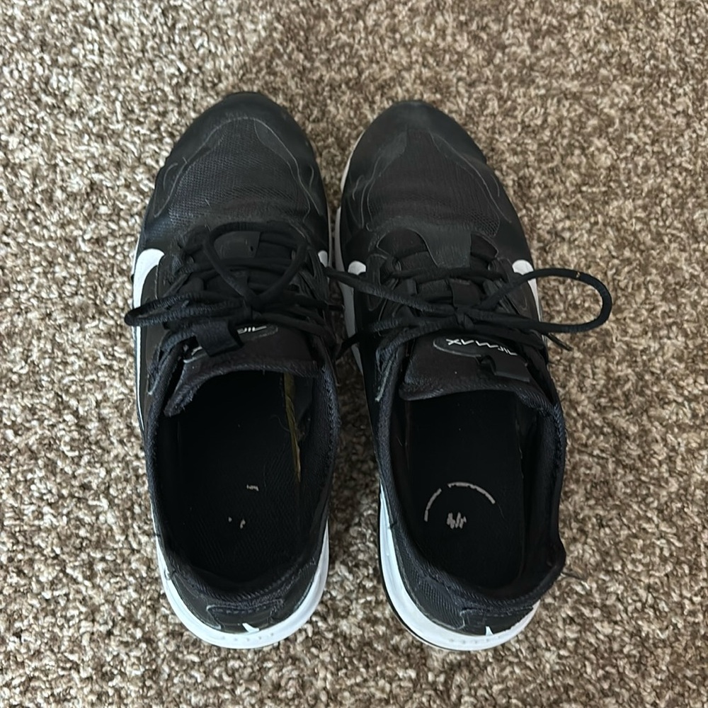 Black Nike air max